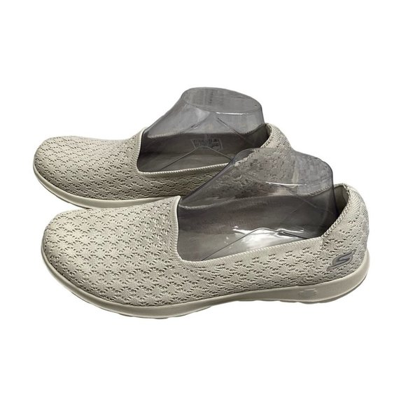 Skechers Womens Cream GOGA MAX Slip On Sneaker Size 9.5 Gen 5 Knit NEW - Picture 1 of 10
